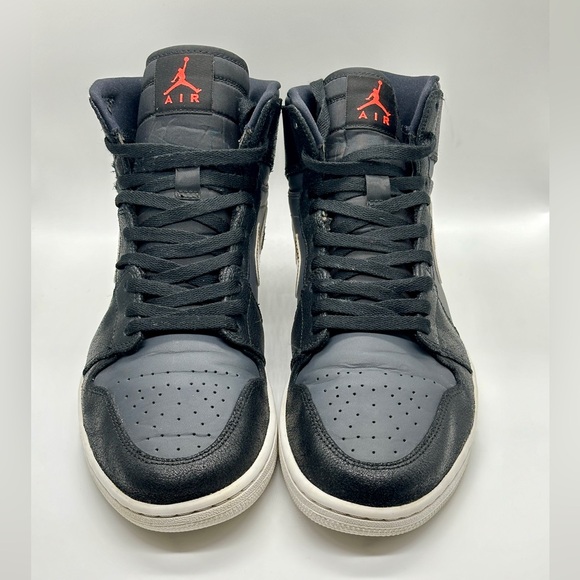 Nike Air Jordan 1 Retro High - Picture 2 of 11